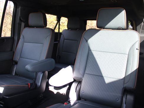 New 2025 GMC Yukon XL AT4 w/ AT4 Premium Plus Package image 28