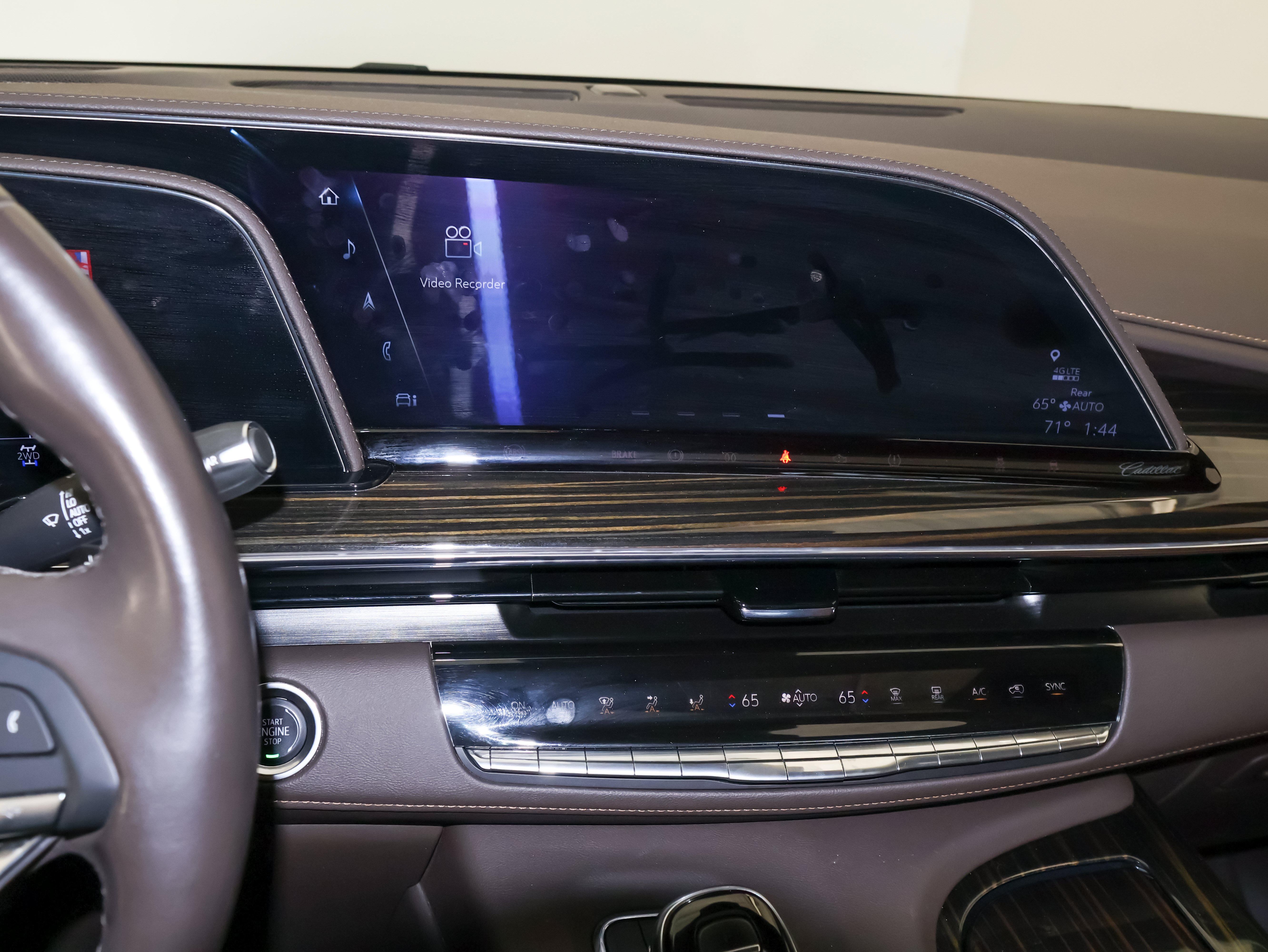 Used 2024 Cadillac Escalade Premium Luxury w/ Performance Package AWD/4WD image 36