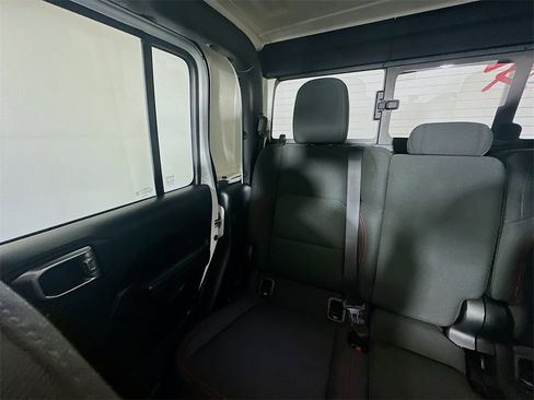 Used 2021 Jeep Gladiator Rubicon image 12