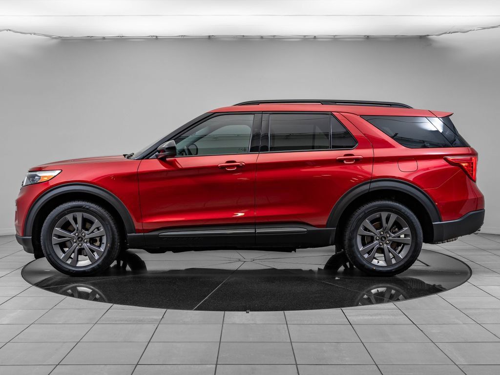 Used 2023 Ford Explorer XLT w/ Equipment Group 202A AWD/4WD image 5