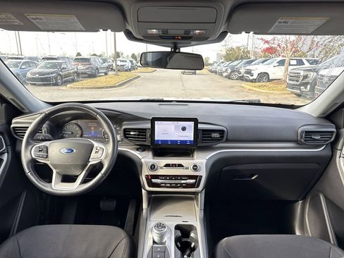 Used 2022 Ford Explorer XLT image 24