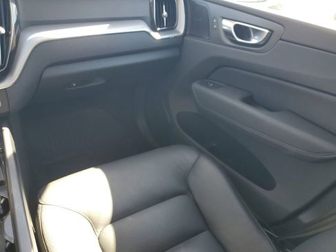 Used 2019 Volvo XC60 T6 Momentum w/ Advanced Package image 22