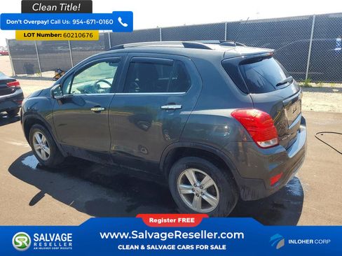 Used 2017 Chevrolet Trax LT w/ LT Convenience Package AWD/4WD image 3