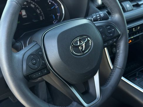 Used 2023 Toyota RAV4 SE image 17