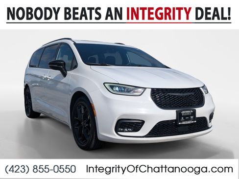Used 2025 Chrysler Pacifica Limited FWD image 1