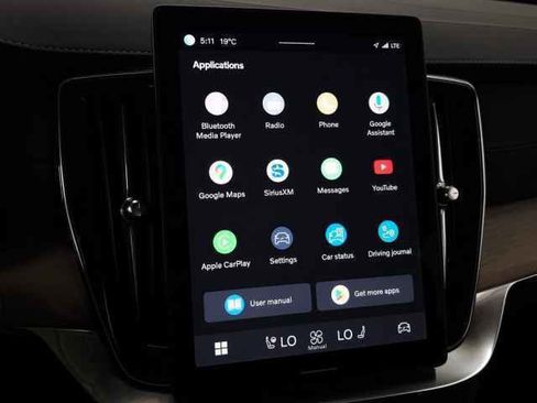 Certified 2025 Volvo XC90 B6 Plus image 28