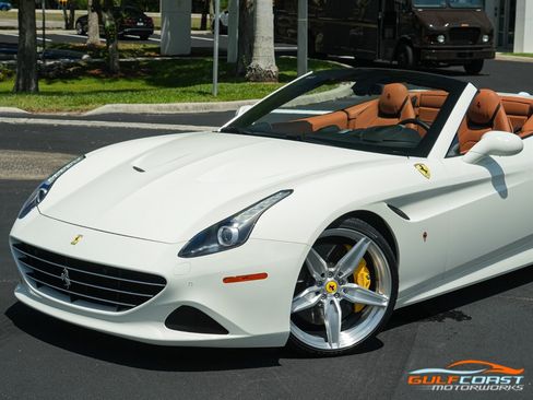 Used 2017 Ferrari California T RWD image 9