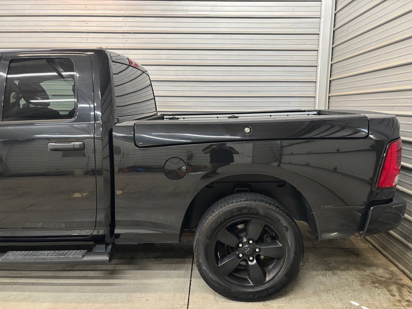Used 2018 RAM 1500 Express w/ Black Ram 1500 Express Group AWD/4WD image 5