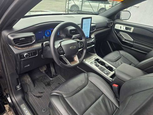 Used 2023 Ford Explorer Platinum w/ Technology Package image 18