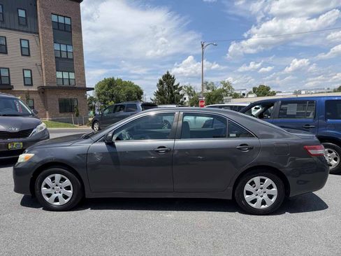 Used 2011 Toyota Camry LE FWD image 4