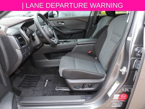 Certified 2023 Nissan Rogue SV FWD image 14