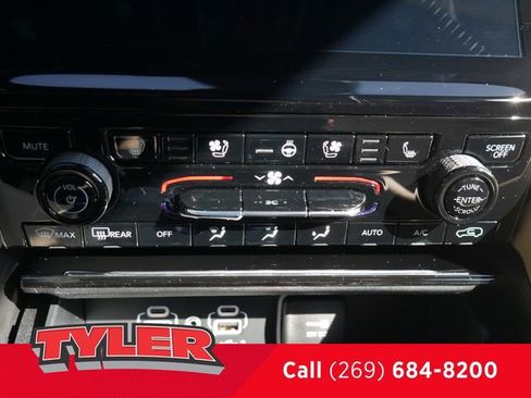 New 2025 Jeep Grand Cherokee Limited w/ Luxury Tech Group II image 32