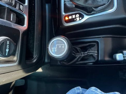 Used 2020 Jeep Gladiator Overland AWD/4WD image 16