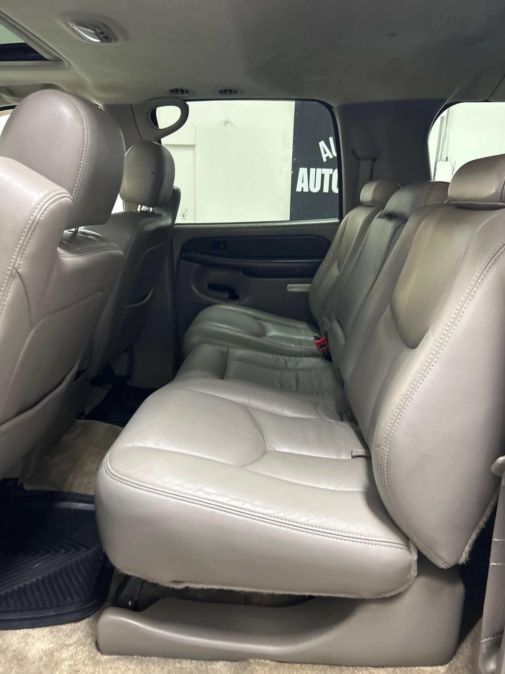 Used 2003 Chevrolet Suburban 2500 LT w/ LT Preferred Equipment Group AWD/4WD image 10