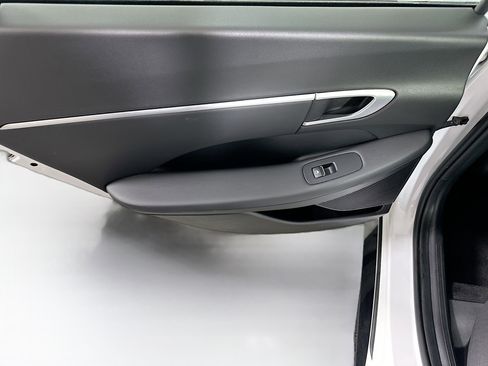 Used 2025 Hyundai Sonata SEL FWD image 25