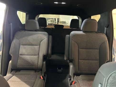 Used 2025 Chevrolet Traverse LT FWD image 41
