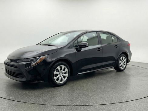 Used 2025 Toyota Corolla LE FWD image 3