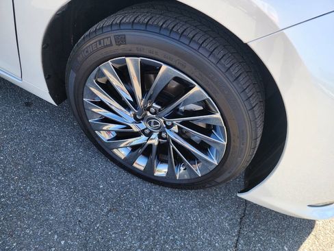 Used 2024 Lexus ES 300h Ultra Luxury w/ Accessory Package (Z2) FWD image 28