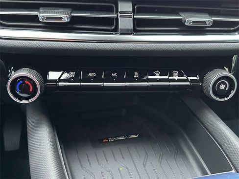 New 2026 Chevrolet Equinox EV LT image 27