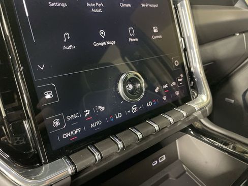 Used 2025 GMC Yukon Elevation image 17