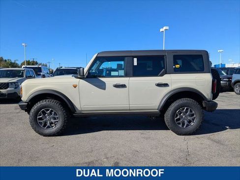New 2025 Ford Bronco Badlands image 2