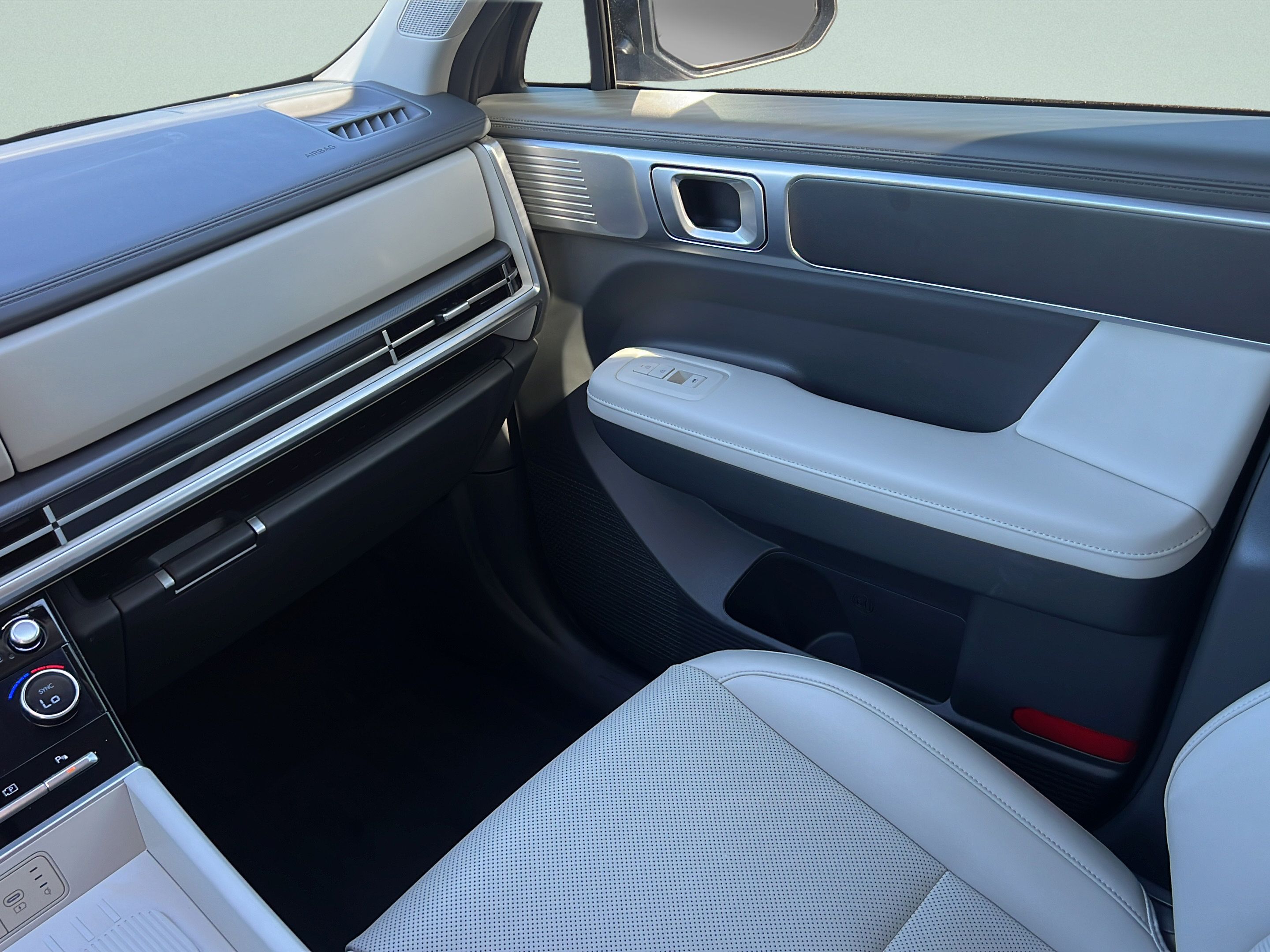 Used 2025 Hyundai Santa Fe SEL FWD image 13