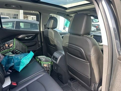 Used 2021 GMC Terrain SLT w/ Infotainment Package II image 9