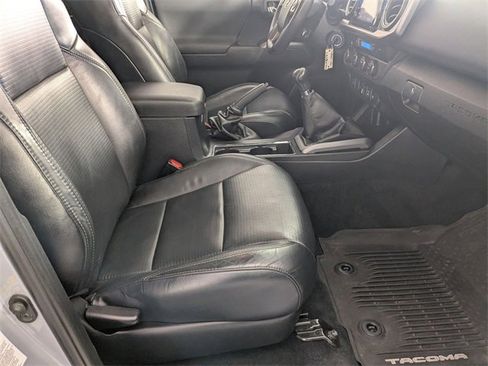 Used 2019 Toyota Tacoma TRD Off-Road w/ TRD Premium Off Road Package image 30