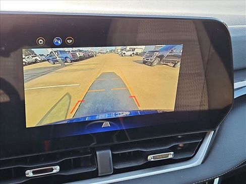 Used 2025 Chevrolet Equinox LT FWD image 14