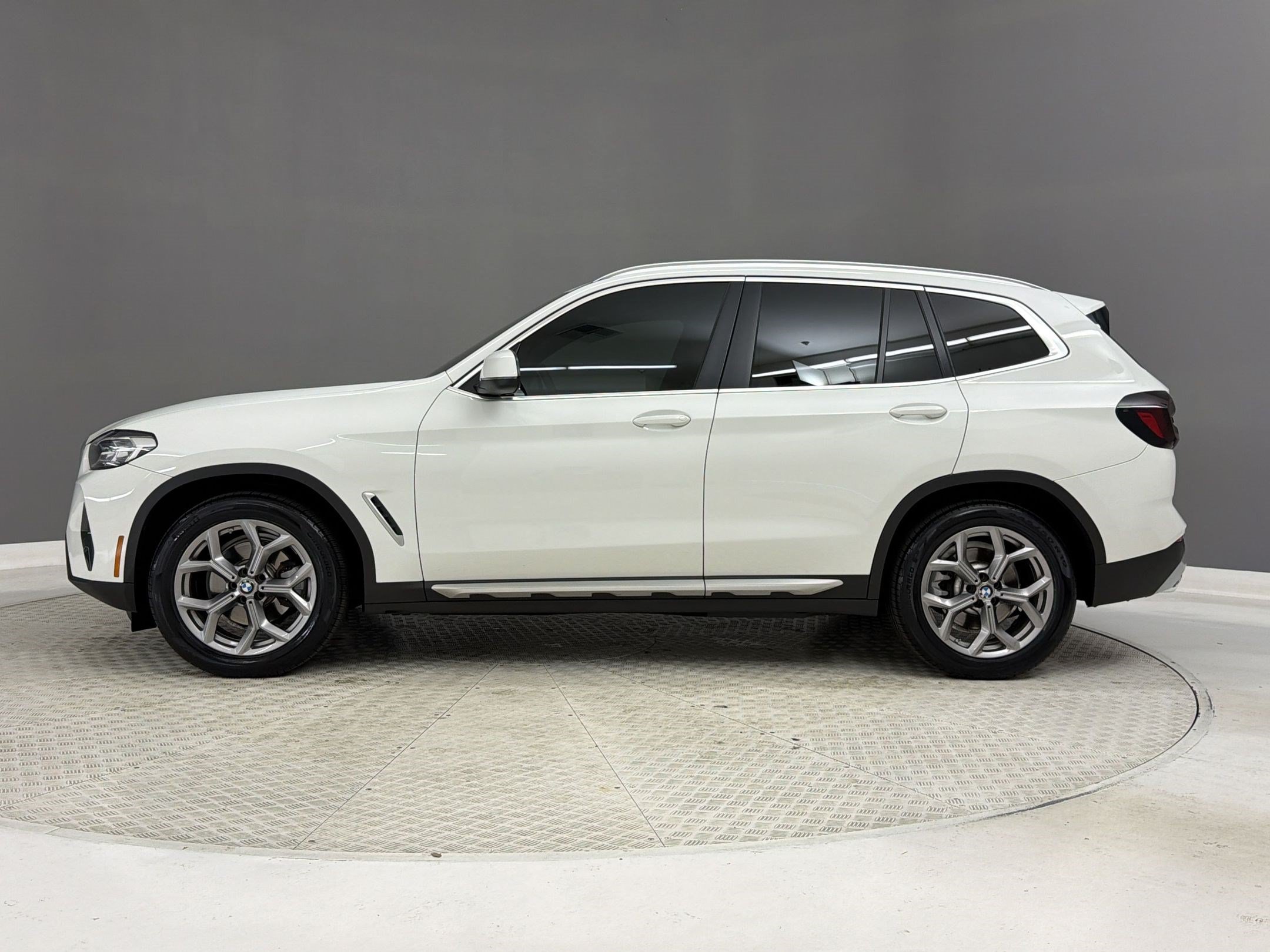 Certified 2024 BMW X3 sDrive30i w/ Convenience Package RWD image 2