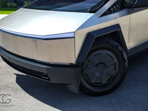 Used 2025 Tesla Cybertruck AWD Crew Cab image 4