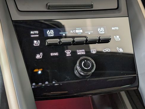 Used 2025 Porsche Macan 4 Electric image 30