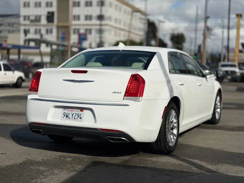 Used 2016 Chrysler 300 Limited image 16