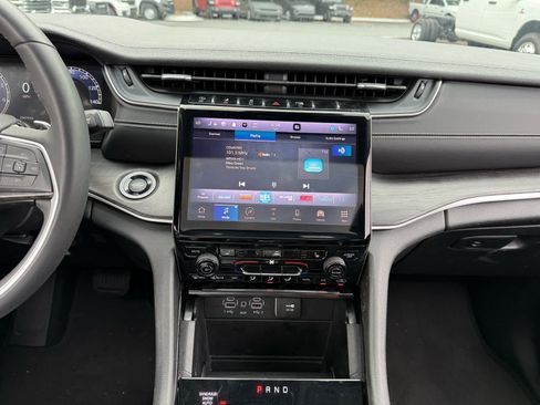 Used 2023 Jeep Grand Cherokee L Limited AWD/4WD image 17