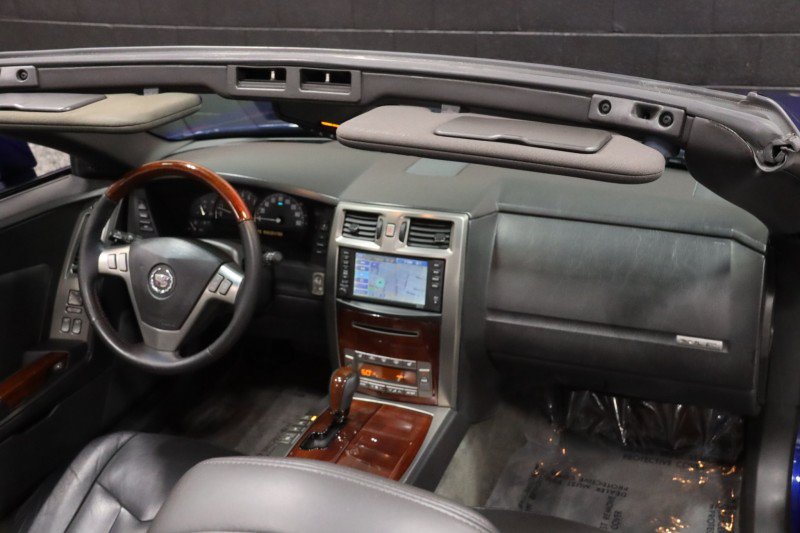 Used 2006 Cadillac XLR RWD image 40