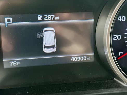 Used 2024 Kia Carnival LX image 19