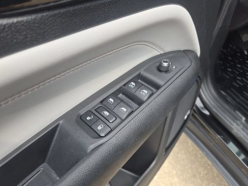Used 2023 Jeep Compass Limited w/ Sun and Sound Group AWD/4WD image 34