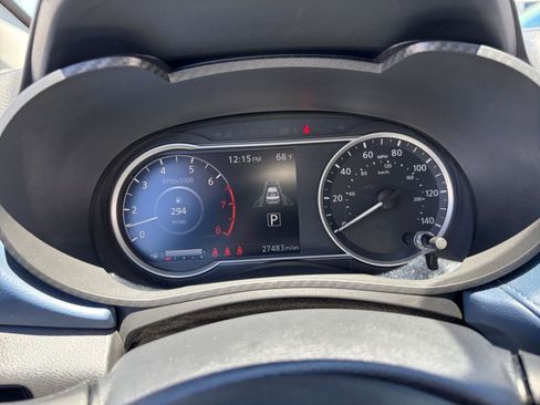 Used 2025 Nissan Versa SV FWD image 38