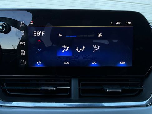 Used 2025 Chevrolet Trax LT image 27