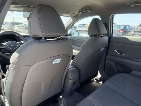 Used 2025 Hyundai Elantra SE FWD image 22