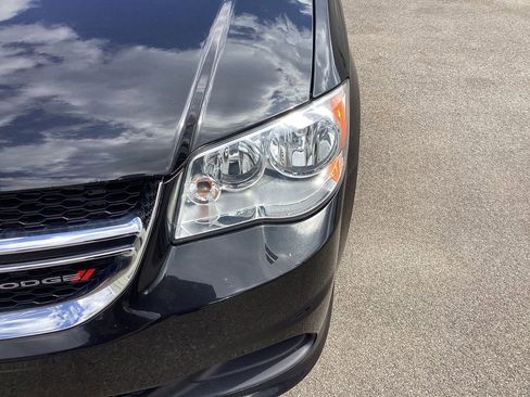 Used 2019 Dodge Grand Caravan SE w/ UConnect Hands-Free Group image 28