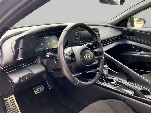 Used 2025 Hyundai Elantra Sport FWD image 18