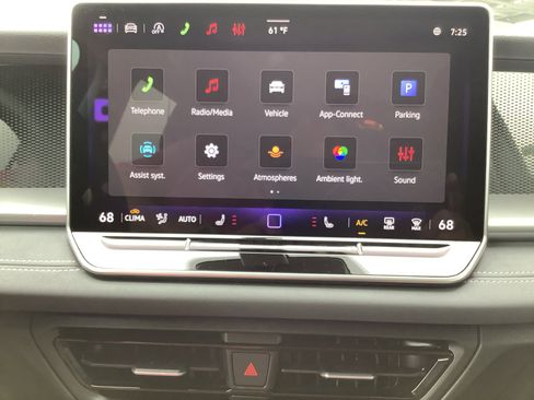 New 2026 Volkswagen Tiguan SE image 17