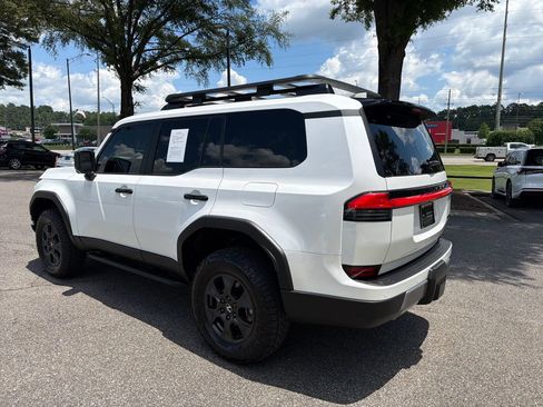 Used 2025 Lexus GX 550 AWD/4WD image 9