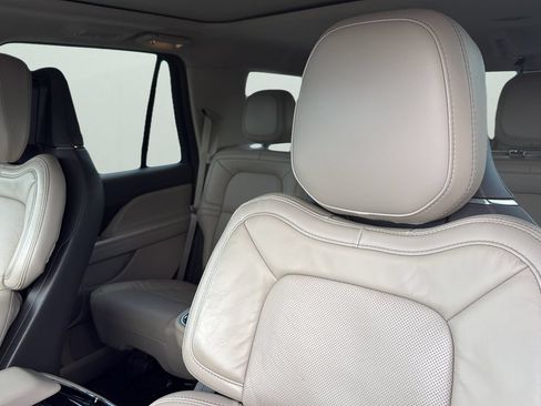 Certified 2024 Lincoln Navigator Reserve AWD/4WD image 9