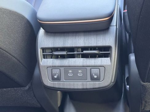 New 2025 Nissan Ariya Platinum image 25