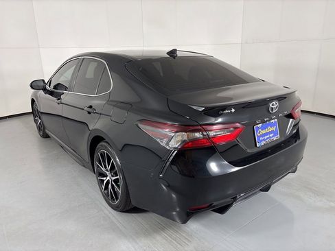 Used 2023 Toyota Camry SE image 6