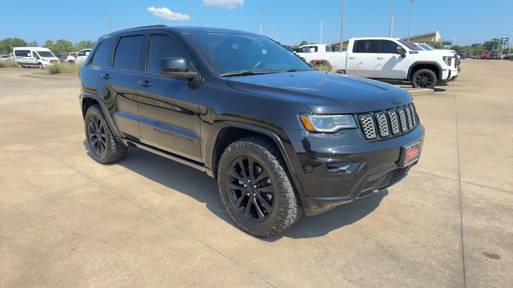 Used 2022 Jeep Grand Cherokee Laredo X RWD image 2