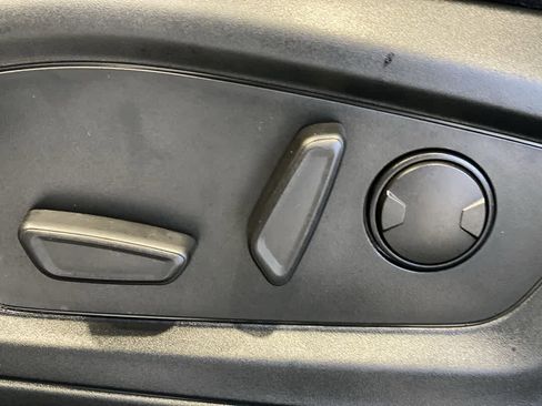 Used 2020 Ford Explorer XLT w/ Comfort Package image 15