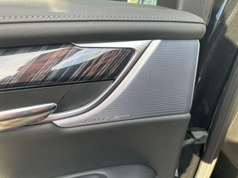 Used 2025 Cadillac XT6 Premium Luxury image 14